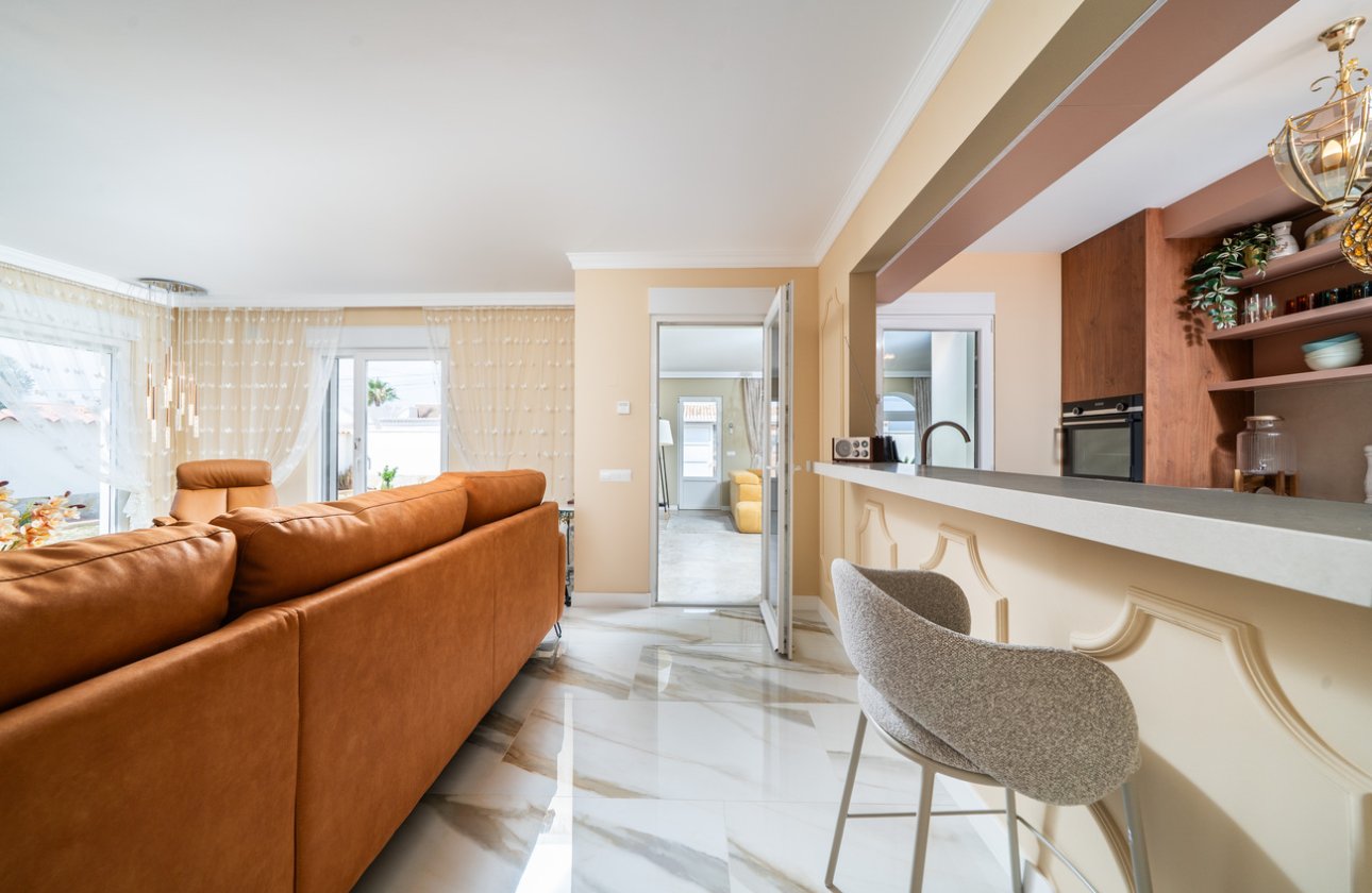 Herverkoop - Villa -
Torrevieja - Torreta