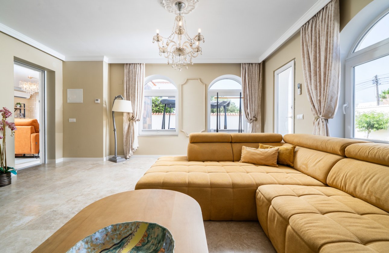 Herverkoop - Villa -
Torrevieja - Torreta