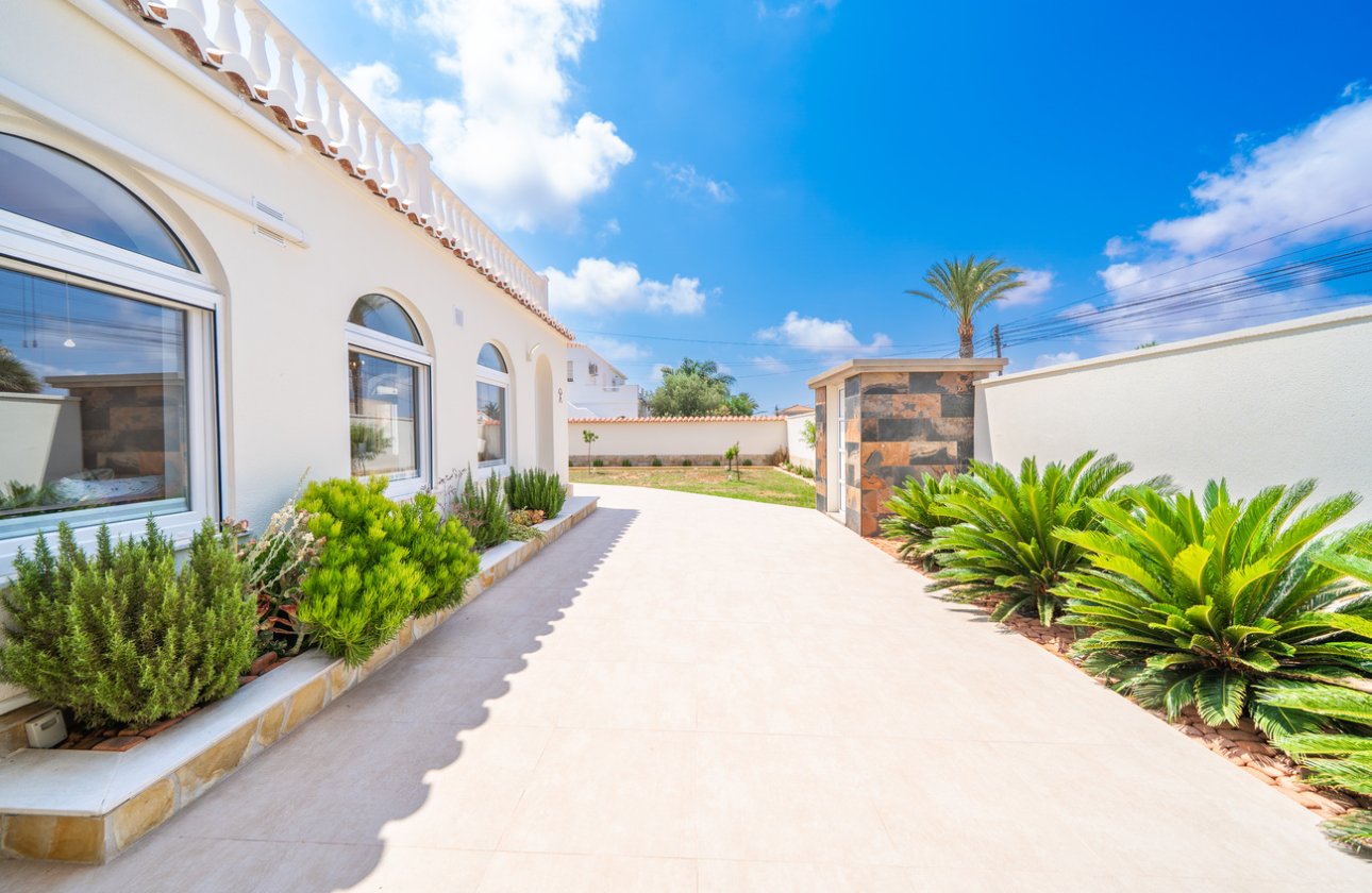 Herverkoop - Villa -
Torrevieja - Torreta