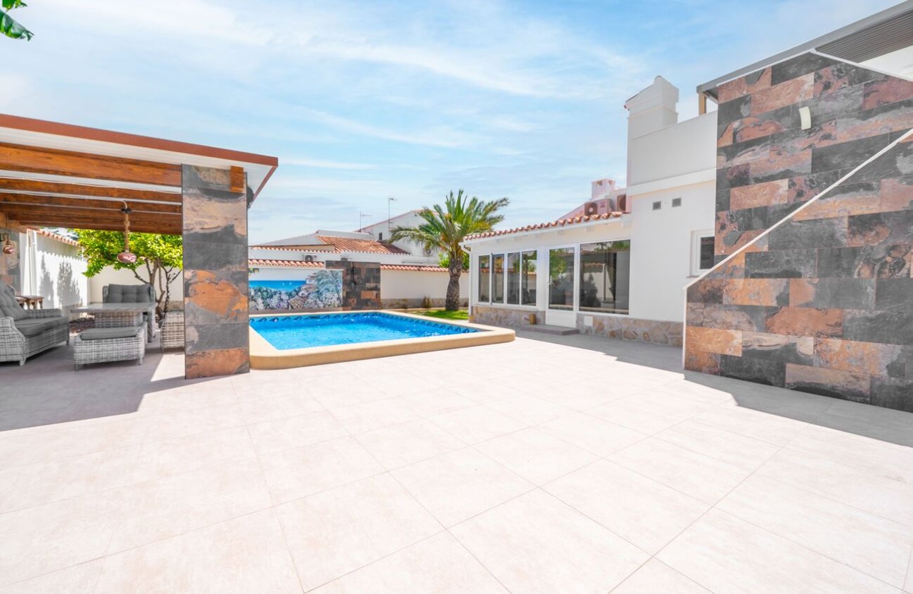 Herverkoop - Villa -
Torrevieja - Torreta