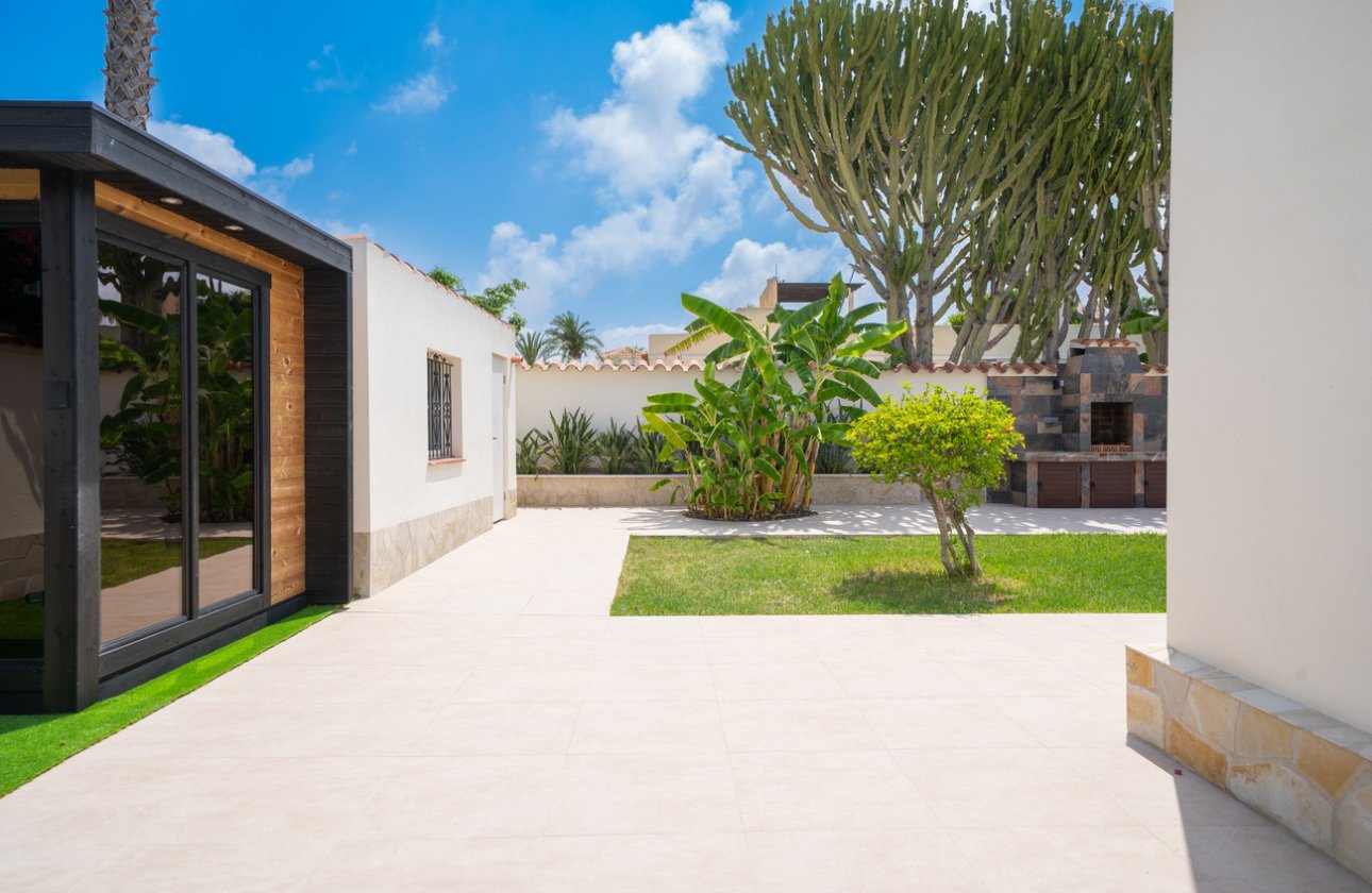 Herverkoop - Villa -
Torrevieja - Torreta