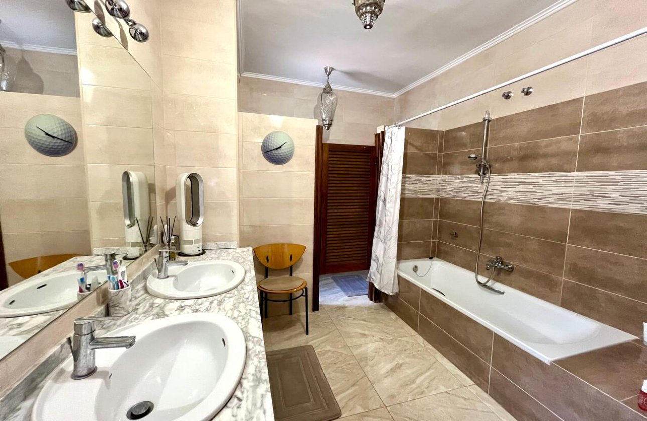 Herverkoop - Villa -
Villamartin - Costa Blanca