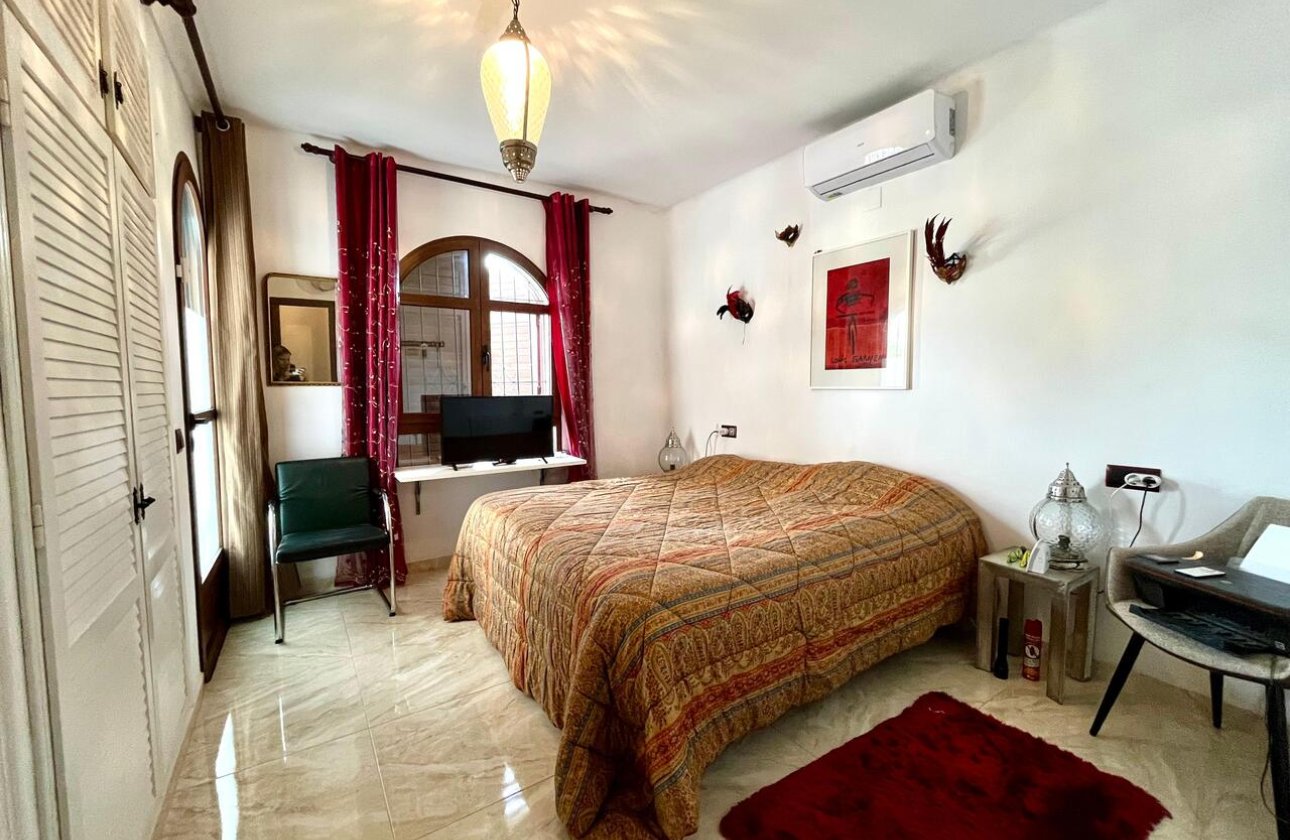 Herverkoop - Villa -
Villamartin - Costa Blanca