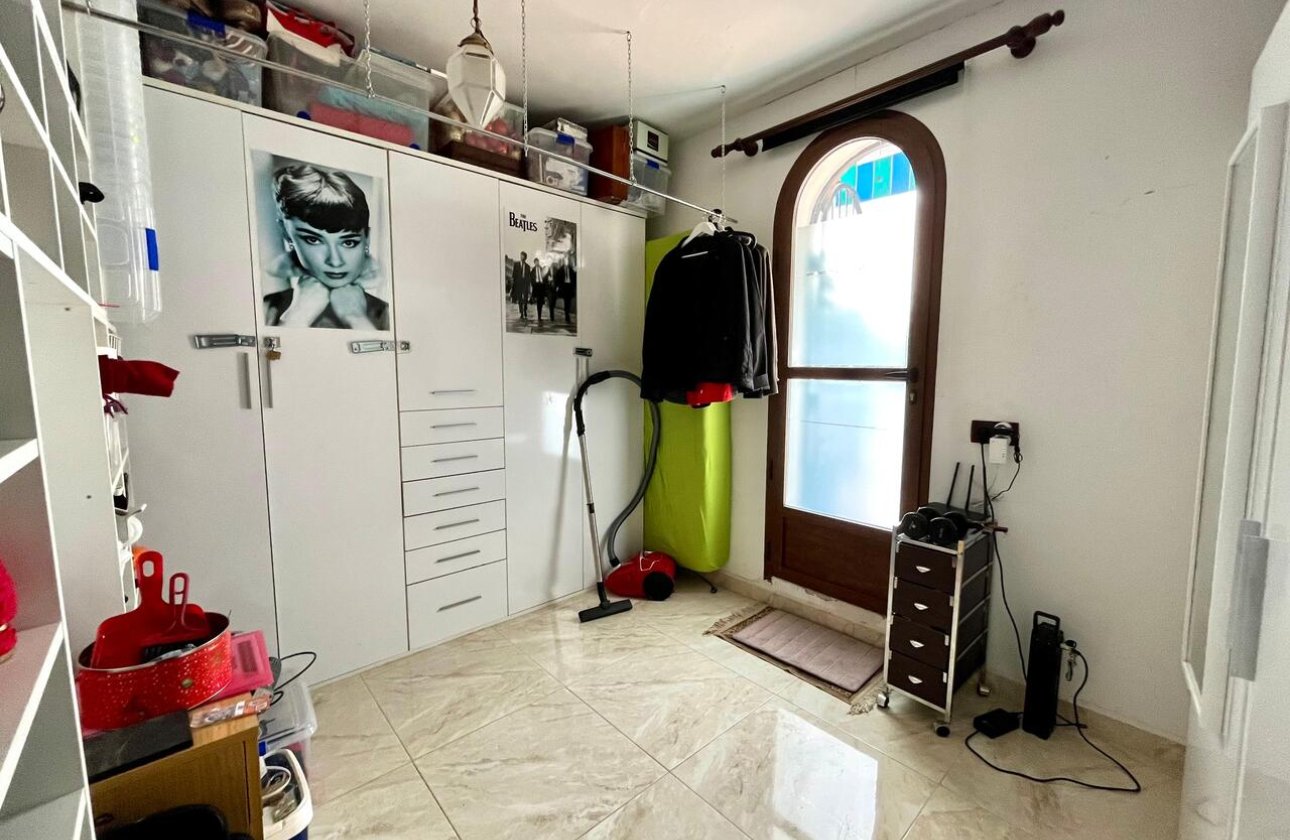 Herverkoop - Villa -
Villamartin - Costa Blanca