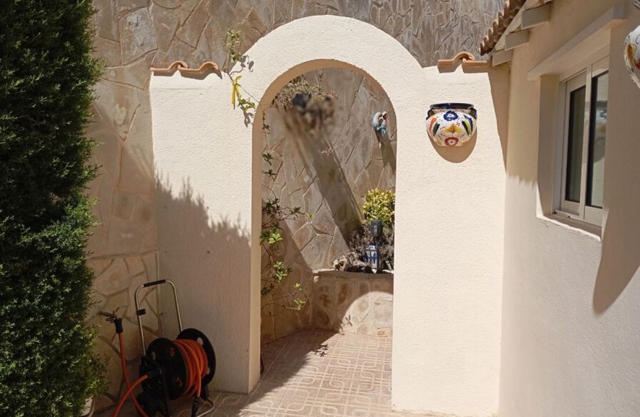 Herverkoop - Villa -
Villamartin - Costa Blanca