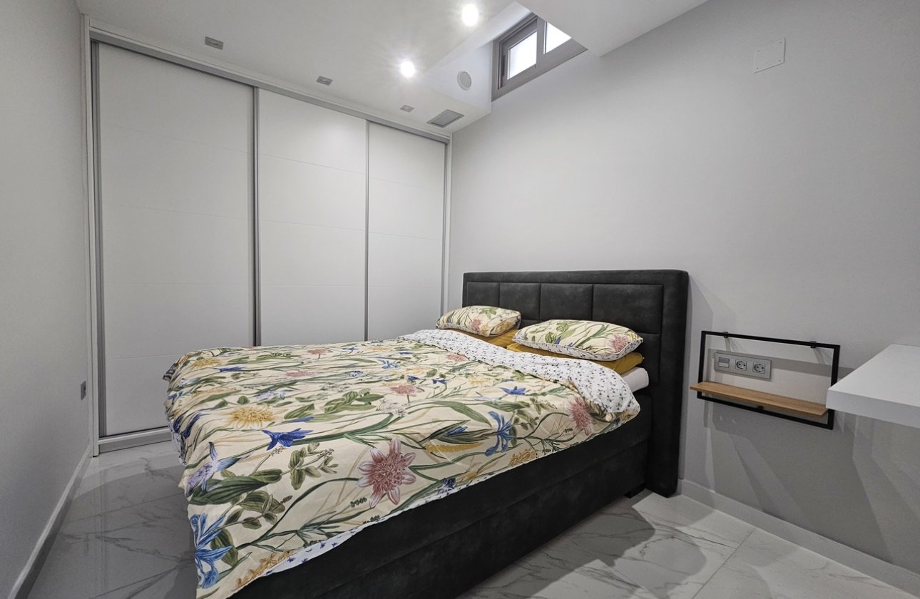 Herverkoop - Villa -
Villamartin - Costa Blanca