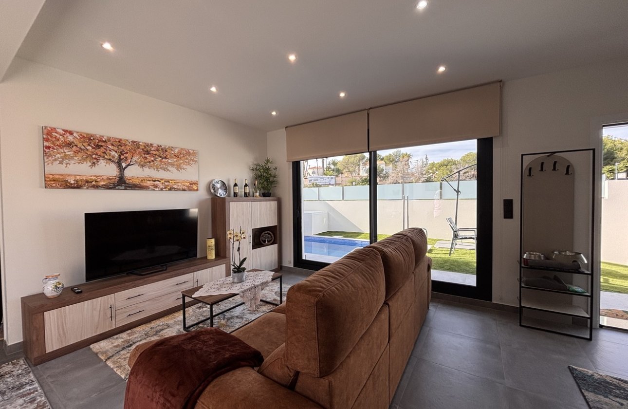 Herverkoop - Villa -
Villamartin - Costa Blanca