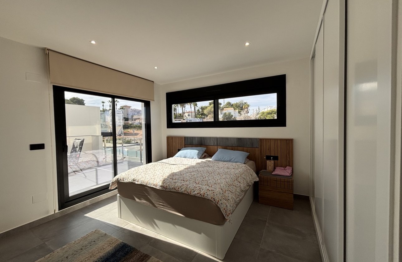 Herverkoop - Villa -
Villamartin - Costa Blanca