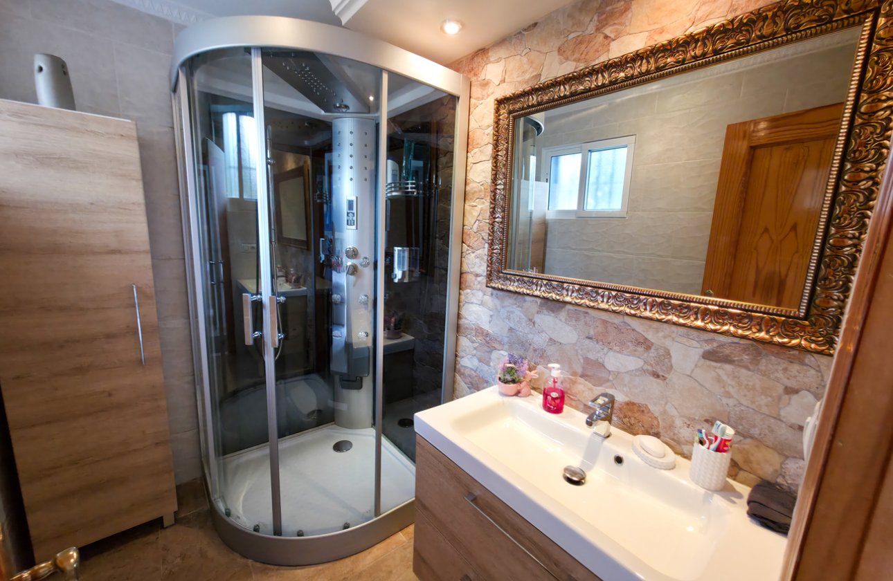 Herverkoop - Villa -
Villamartin - Costa Blanca