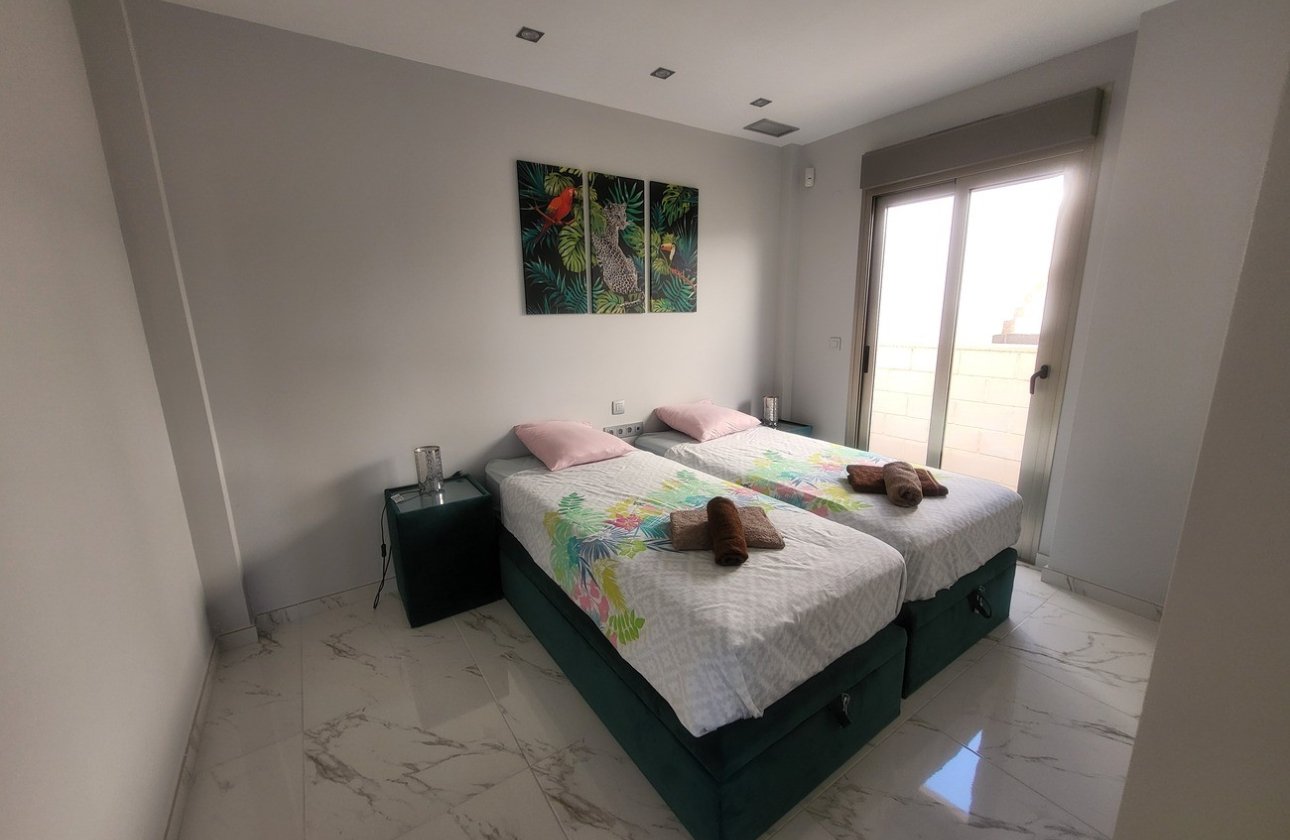 Herverkoop - Villa -
Villamartin - Costa Blanca