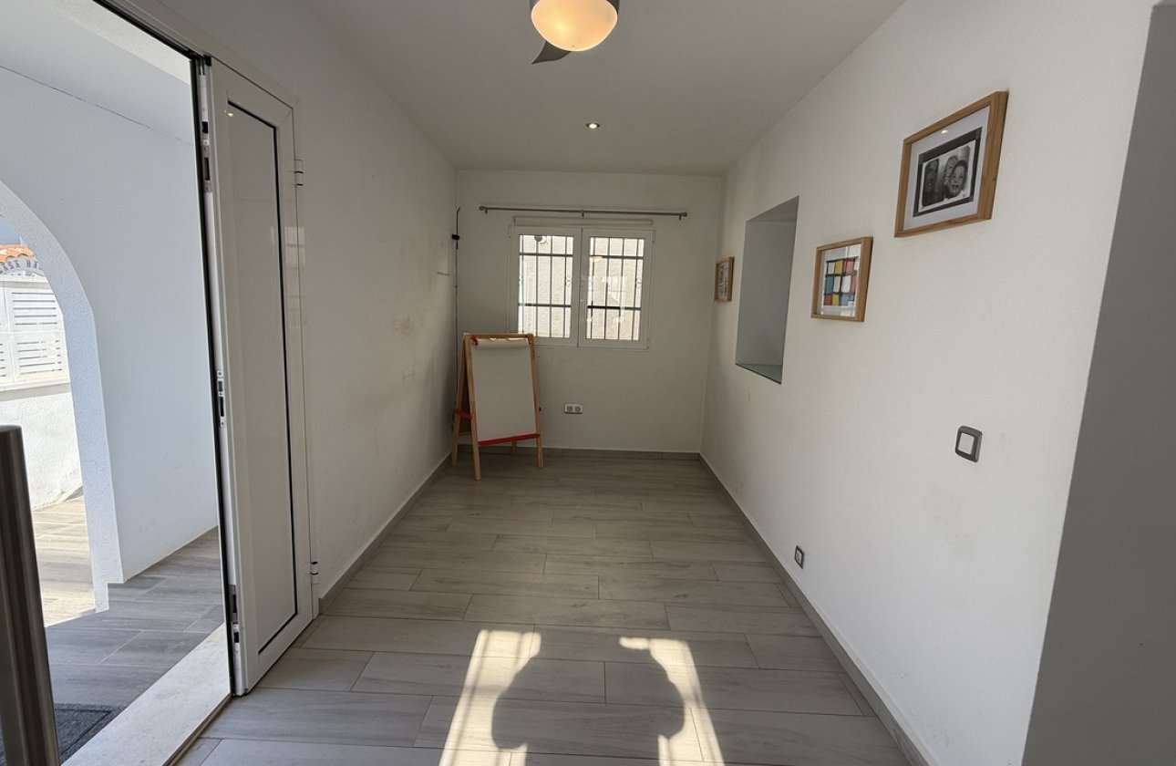 Herverkoop - Villa -
Villamartin - Costa Blanca