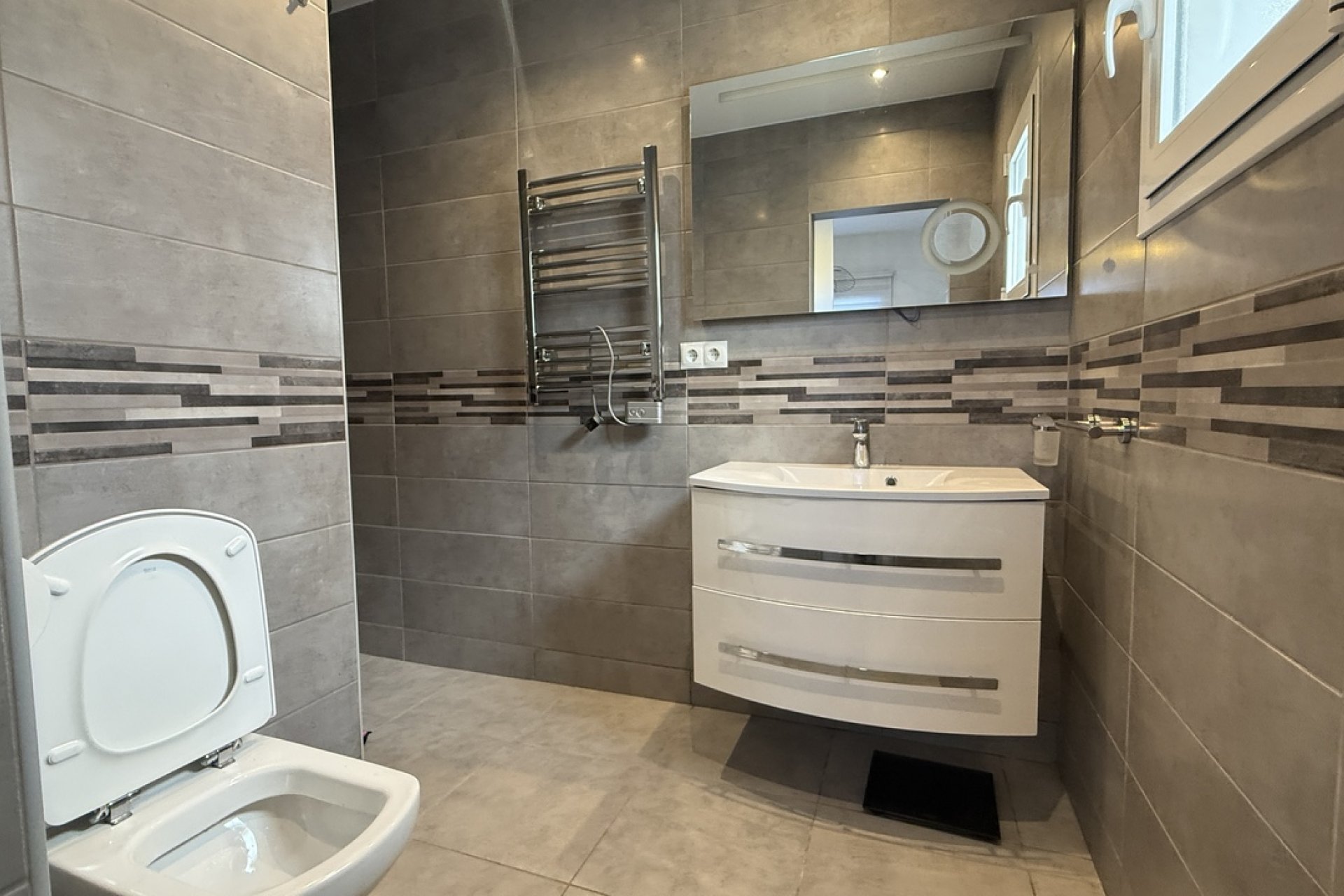 Herverkoop - Villa -
Villamartin - Costa Blanca