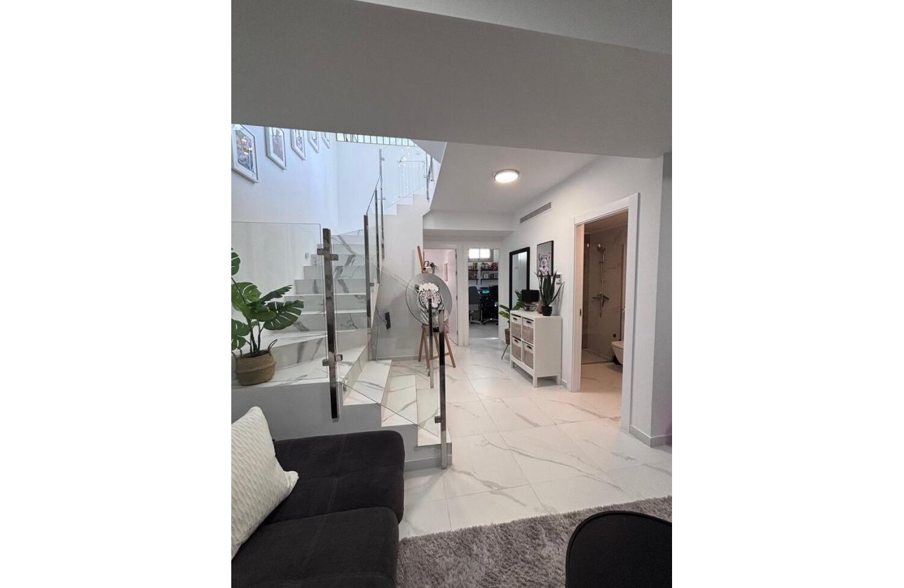 Herverkoop - Villa -
Villamartin - Costa Blanca