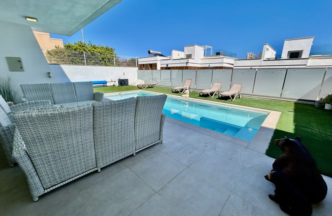 Herverkoop - Villa -
Villamartin - Costa Blanca