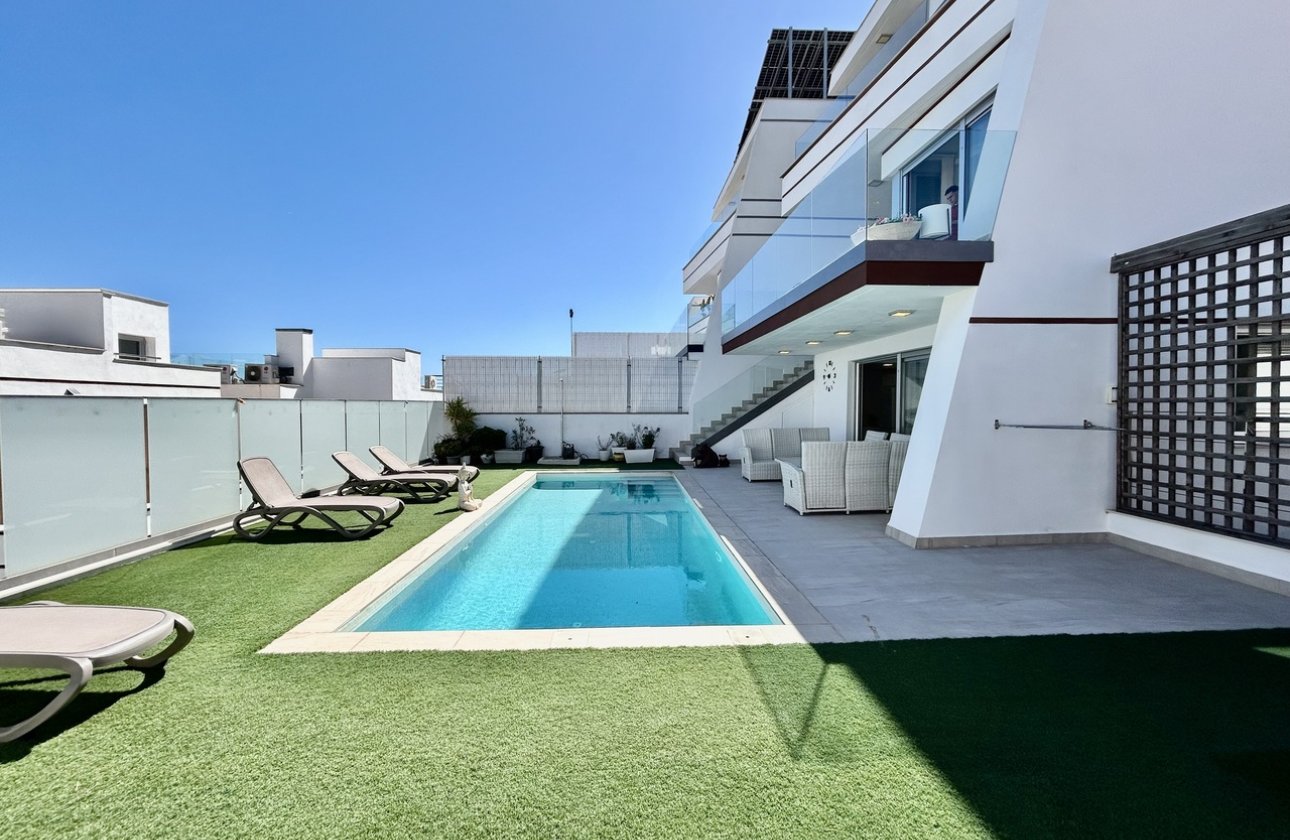 Herverkoop - Villa -
Villamartin - Costa Blanca