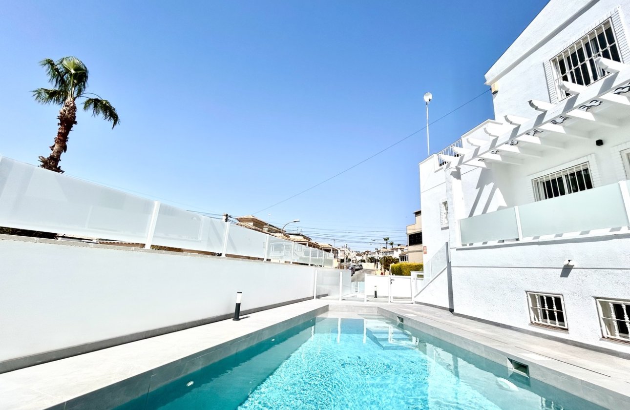 Herverkoop - Villa -
Villamartin - Costa Blanca