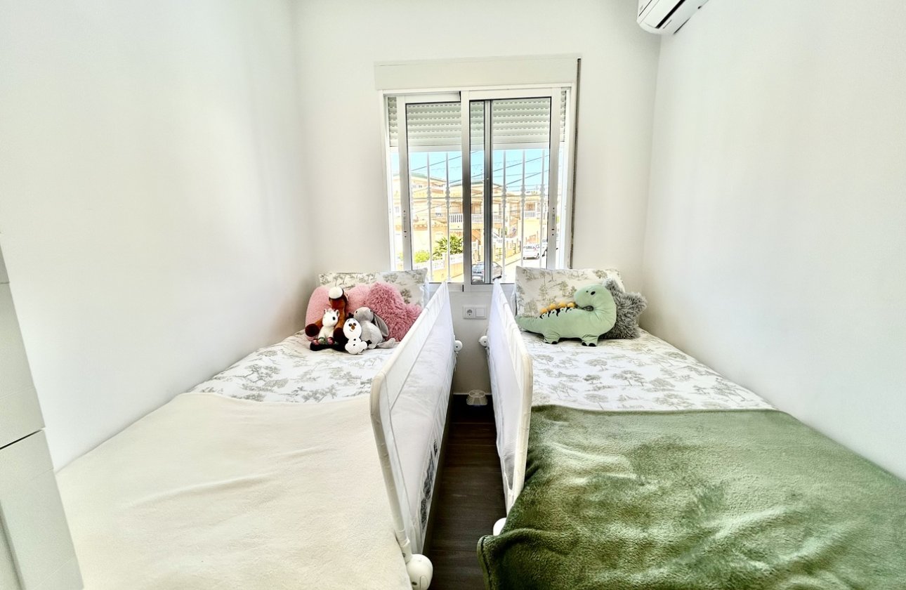 Herverkoop - Villa -
Villamartin - Costa Blanca