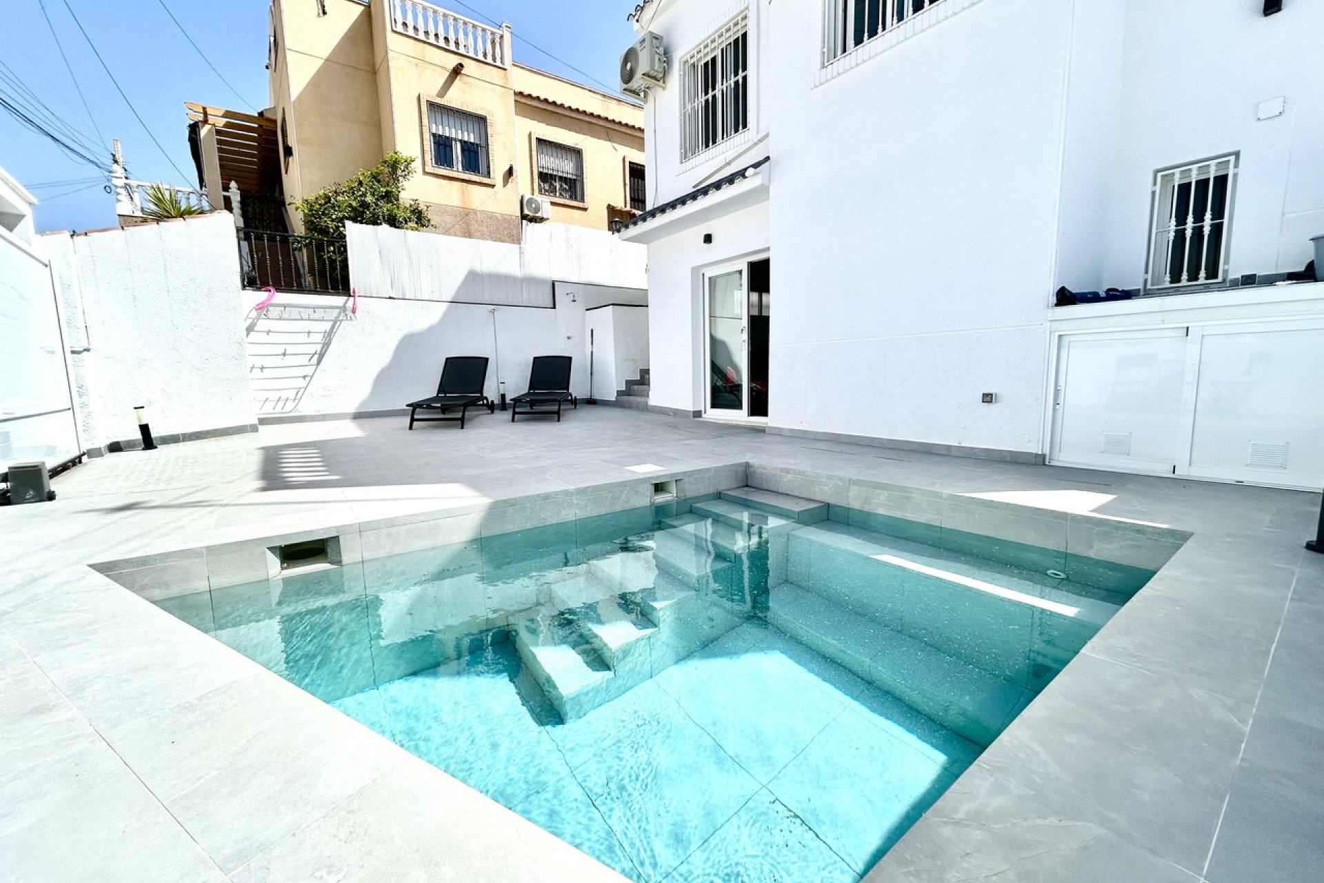 Herverkoop - Villa -
Villamartin - Costa Blanca