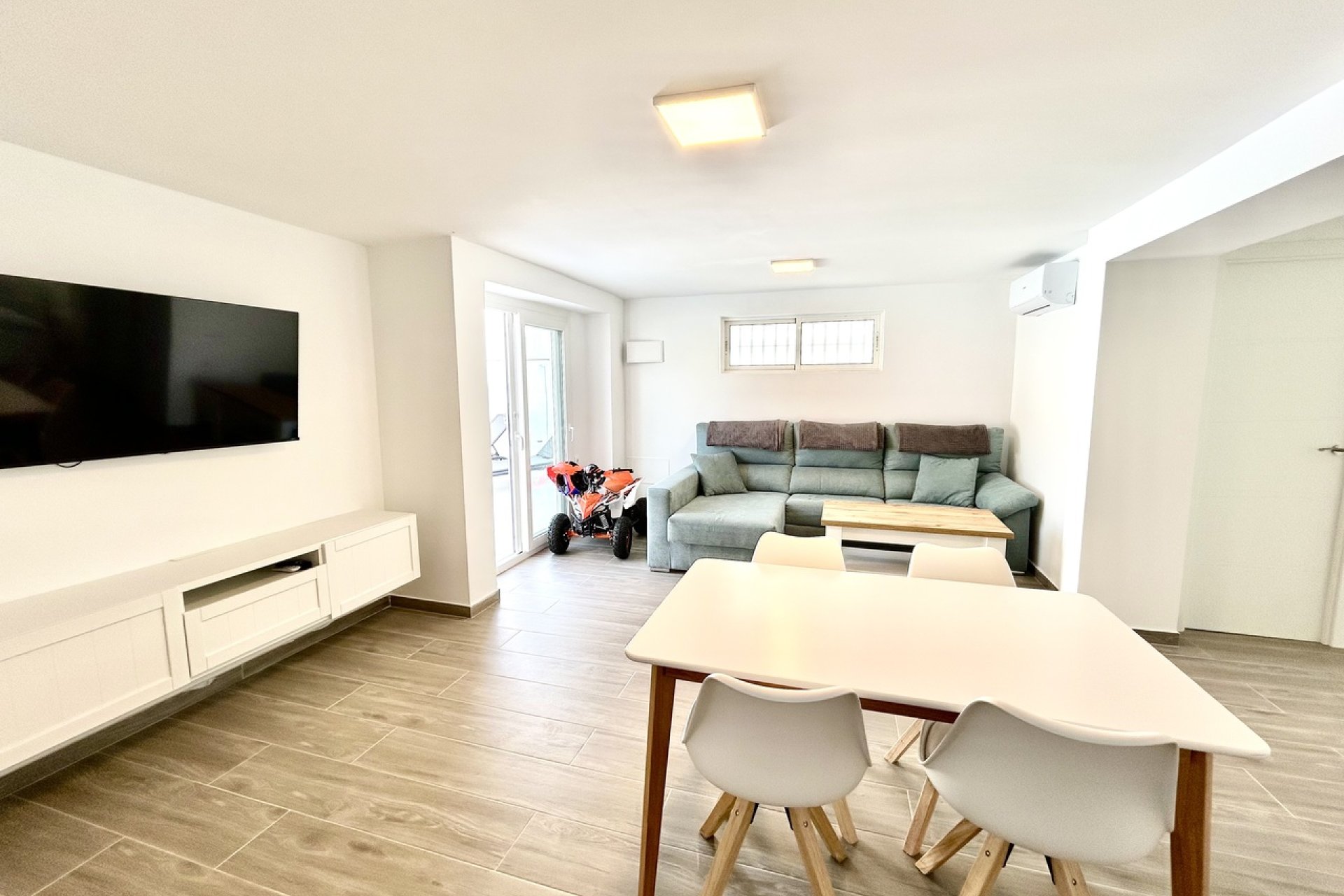 Herverkoop - Villa -
Villamartin - Costa Blanca