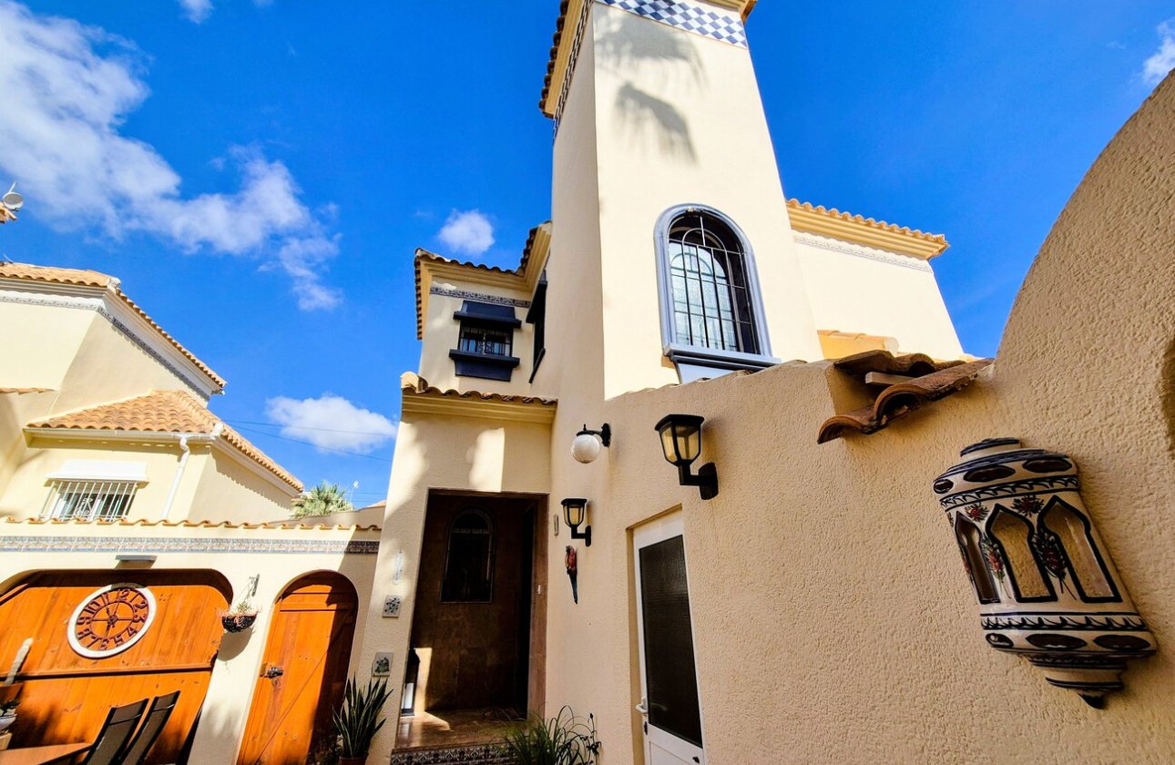 Herverkoop - Villa -
Villamartin - Costa Blanca