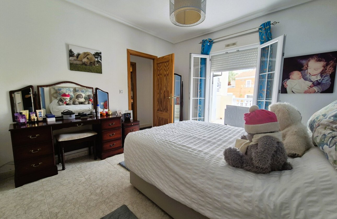Herverkoop - Villa -
Villamartin - Costa Blanca
