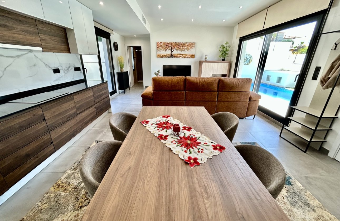 Herverkoop - Villa -
Villamartin - Costa Blanca