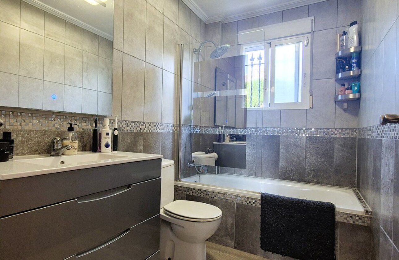 Herverkoop - Villa -
Villamartin - Costa Blanca