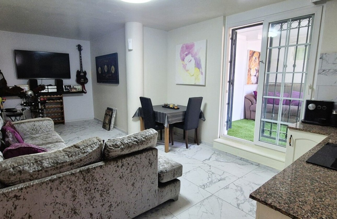 Herverkoop - Villa -
Villamartin - Costa Blanca