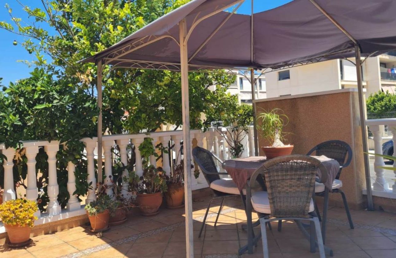 Herverkoop - Villa -
Villamartin - Costa Blanca