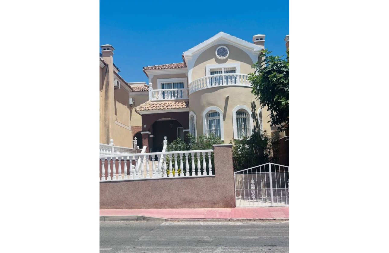 Herverkoop - Villa -
Villamartin - Costa Blanca