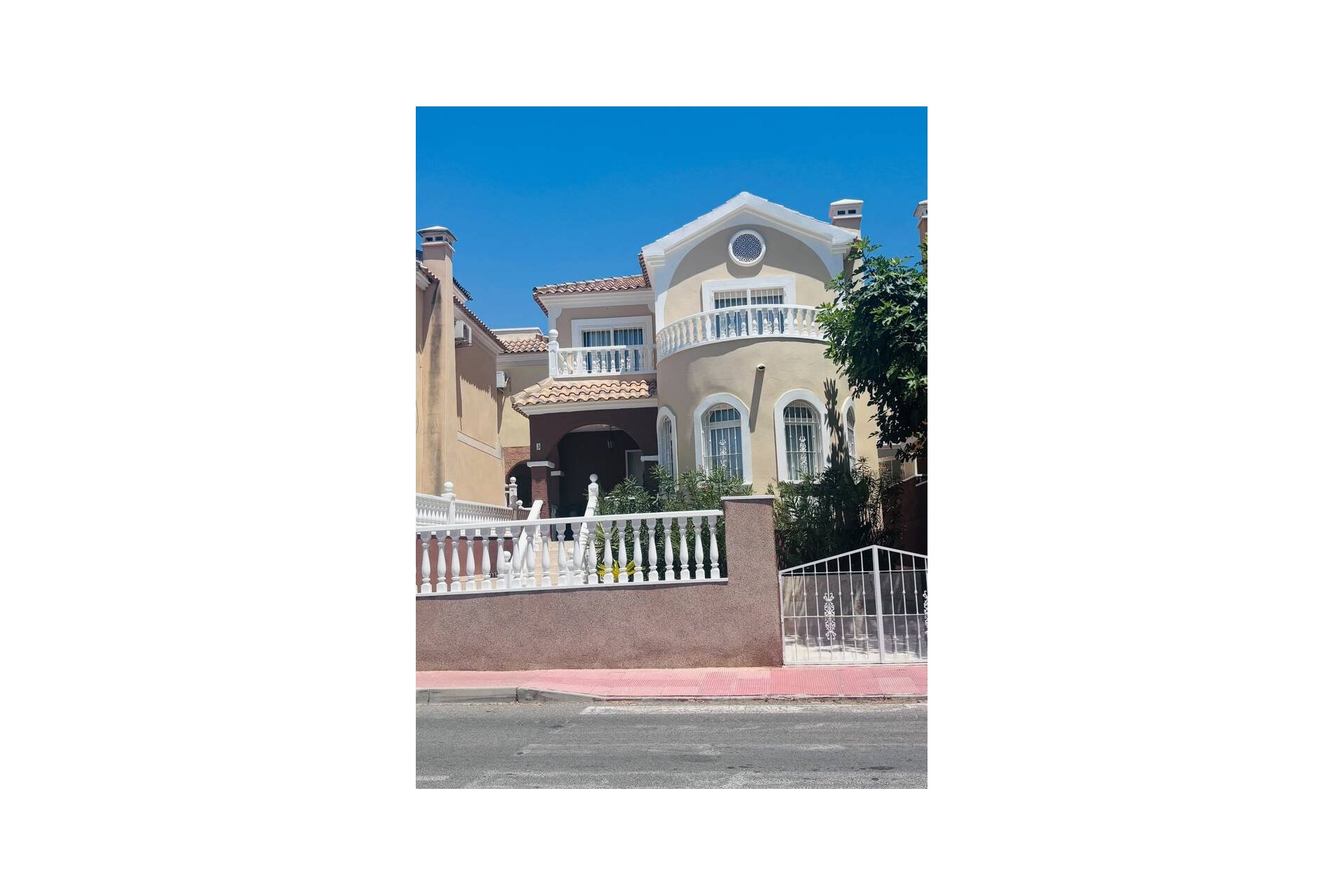 Herverkoop - Villa -
Villamartin - Costa Blanca