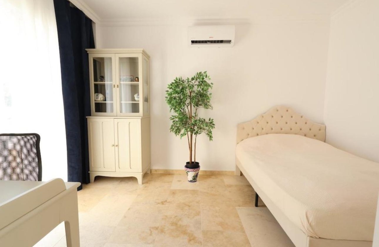 Herverkoop - Villa -
Villamartin - Costa Blanca
