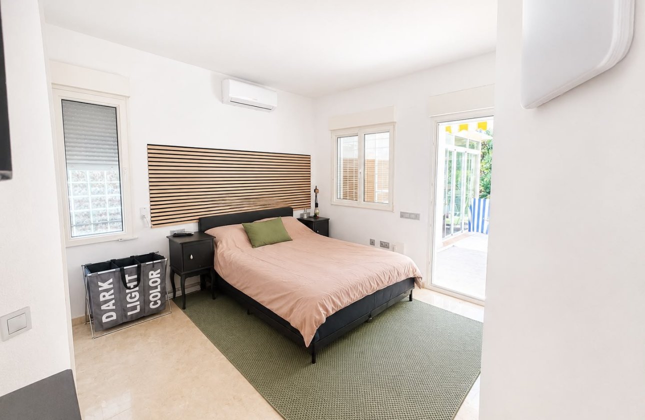 Herverkoop - Villa -
Villamartin - Costa Blanca