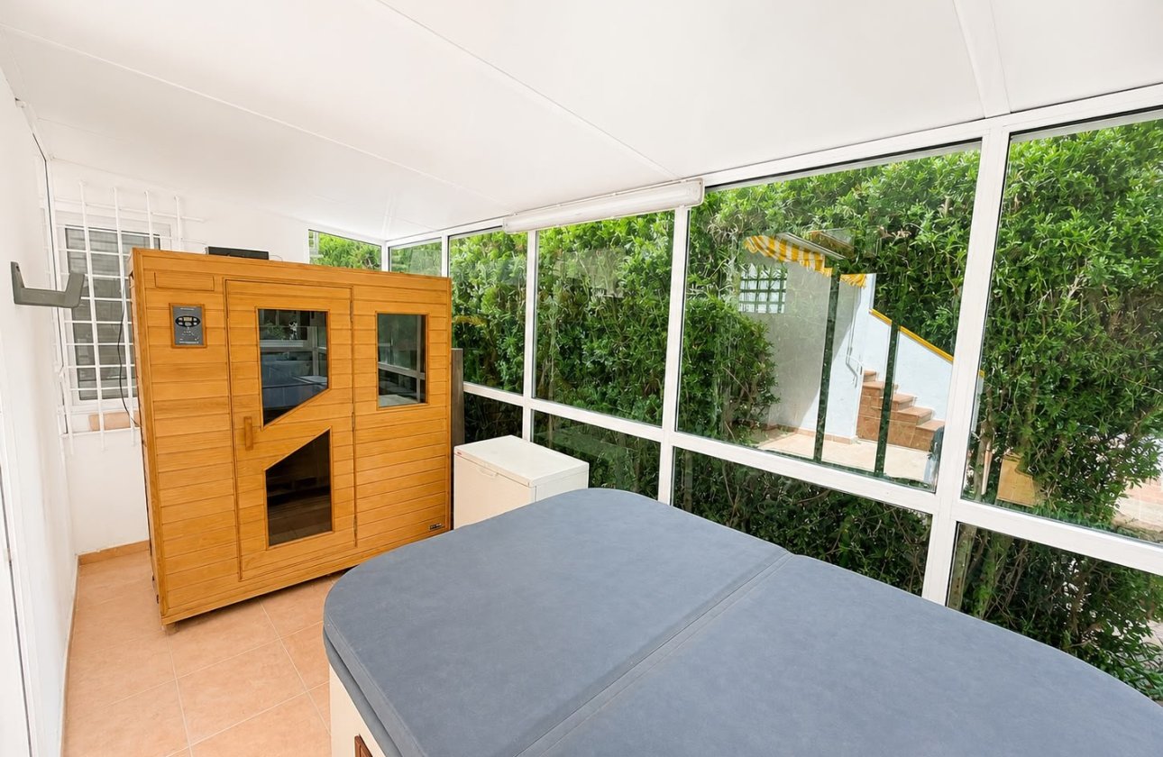 Herverkoop - Villa -
Villamartin - Costa Blanca