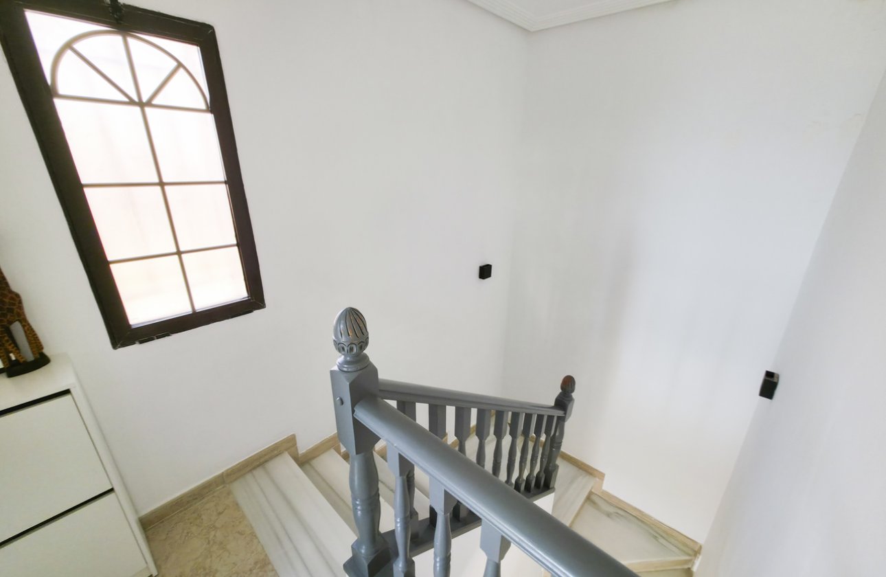 Herverkoop - Villa -
Villamartin - Costa Blanca