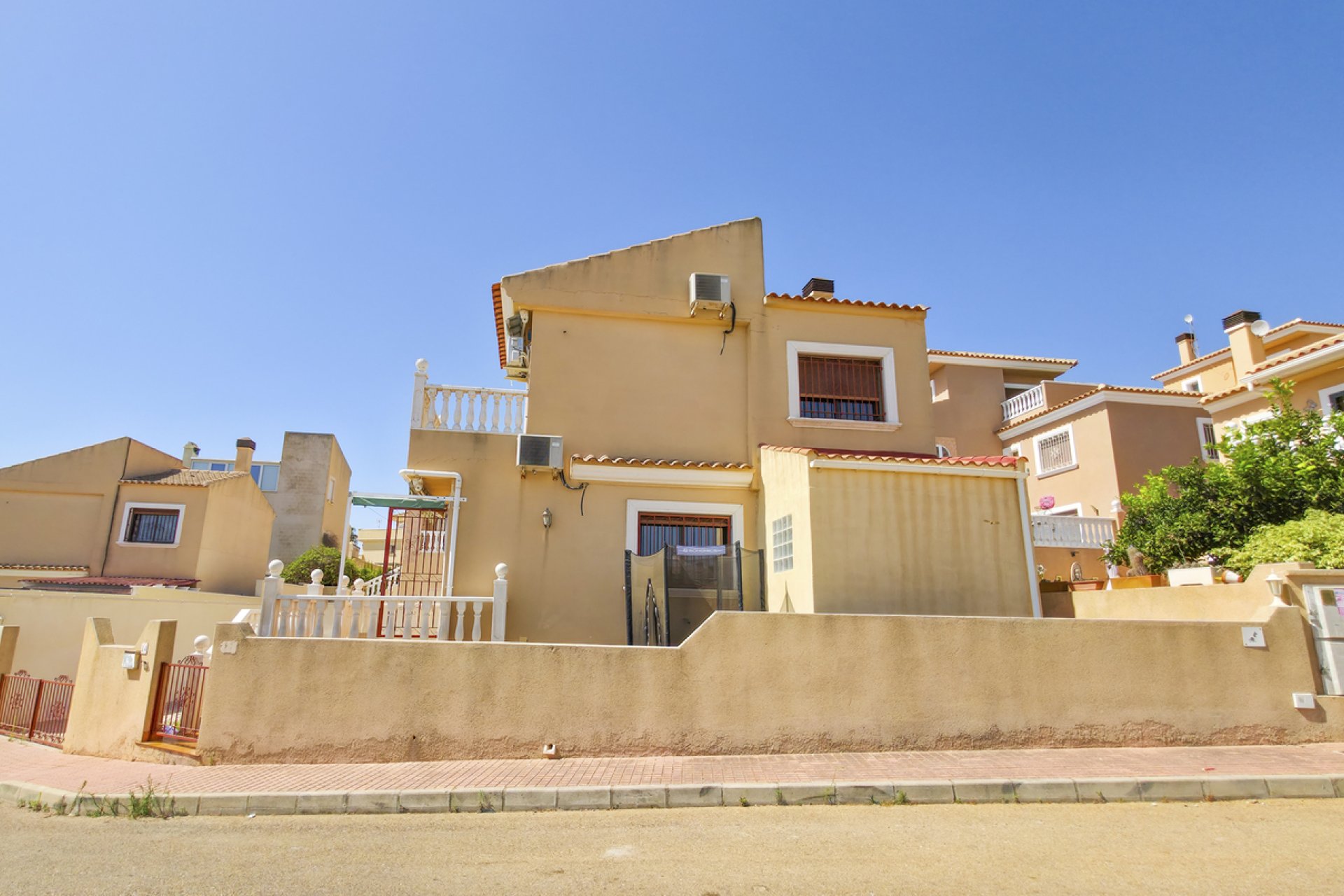 Herverkoop - Villa -
Villamartin - Costa Blanca
