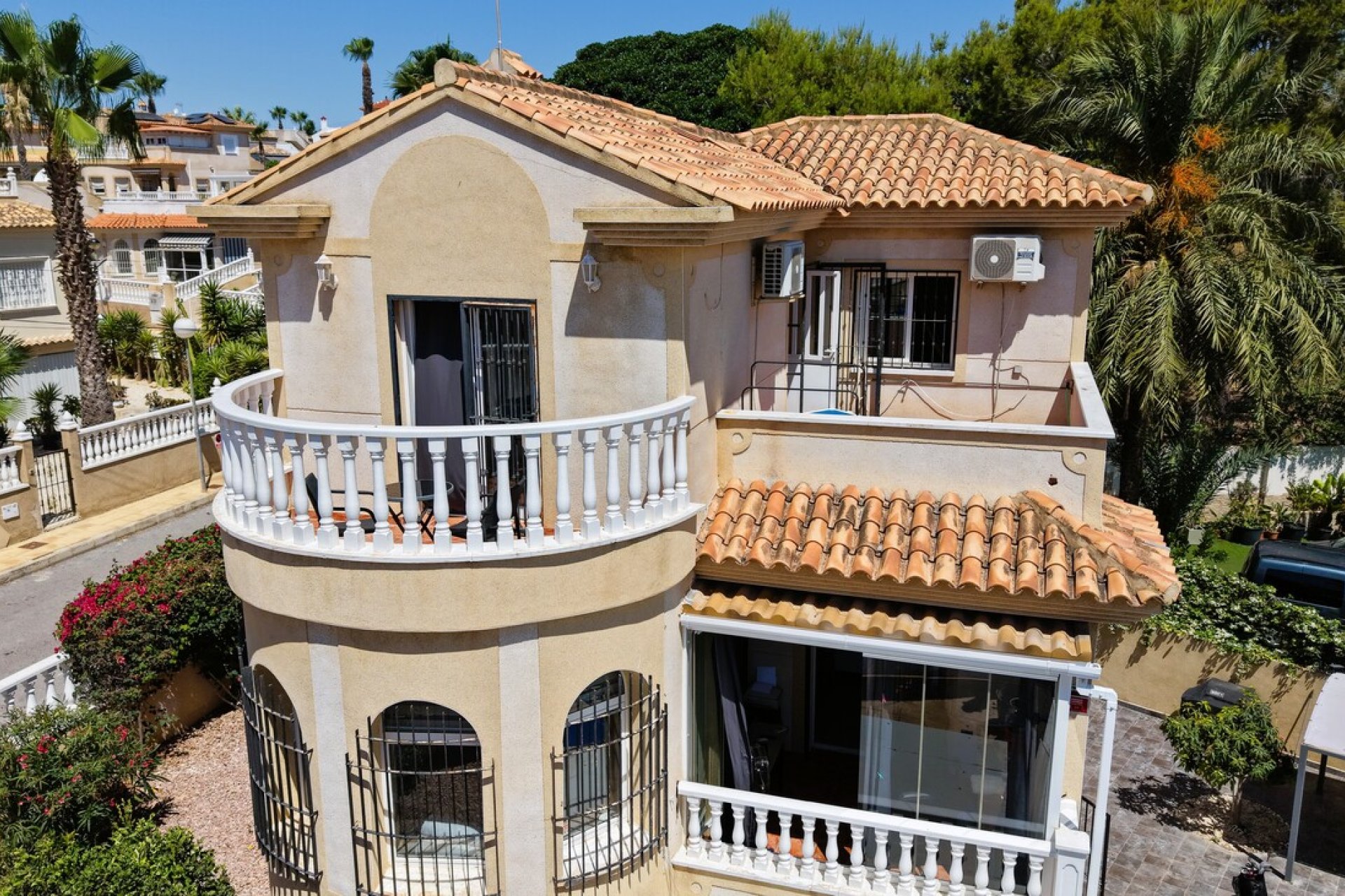 Herverkoop - Villa -
Villamartin - Costa Blanca