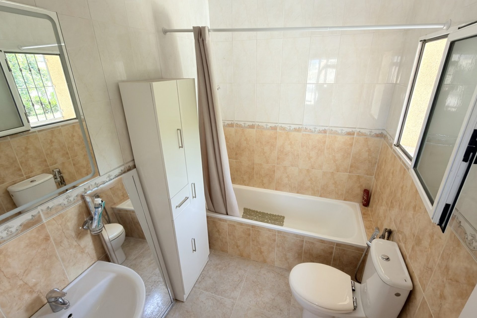 Herverkoop - Villa -
Villamartin - Costa Blanca