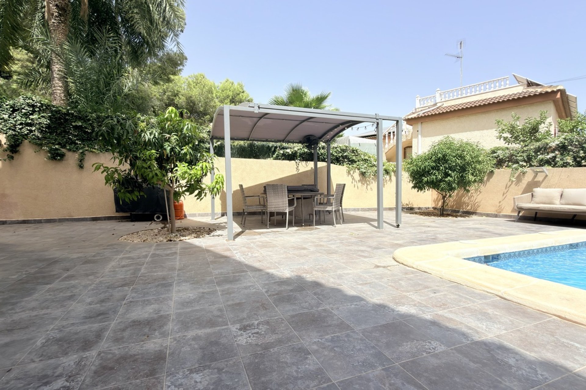 Herverkoop - Villa -
Villamartin - Costa Blanca