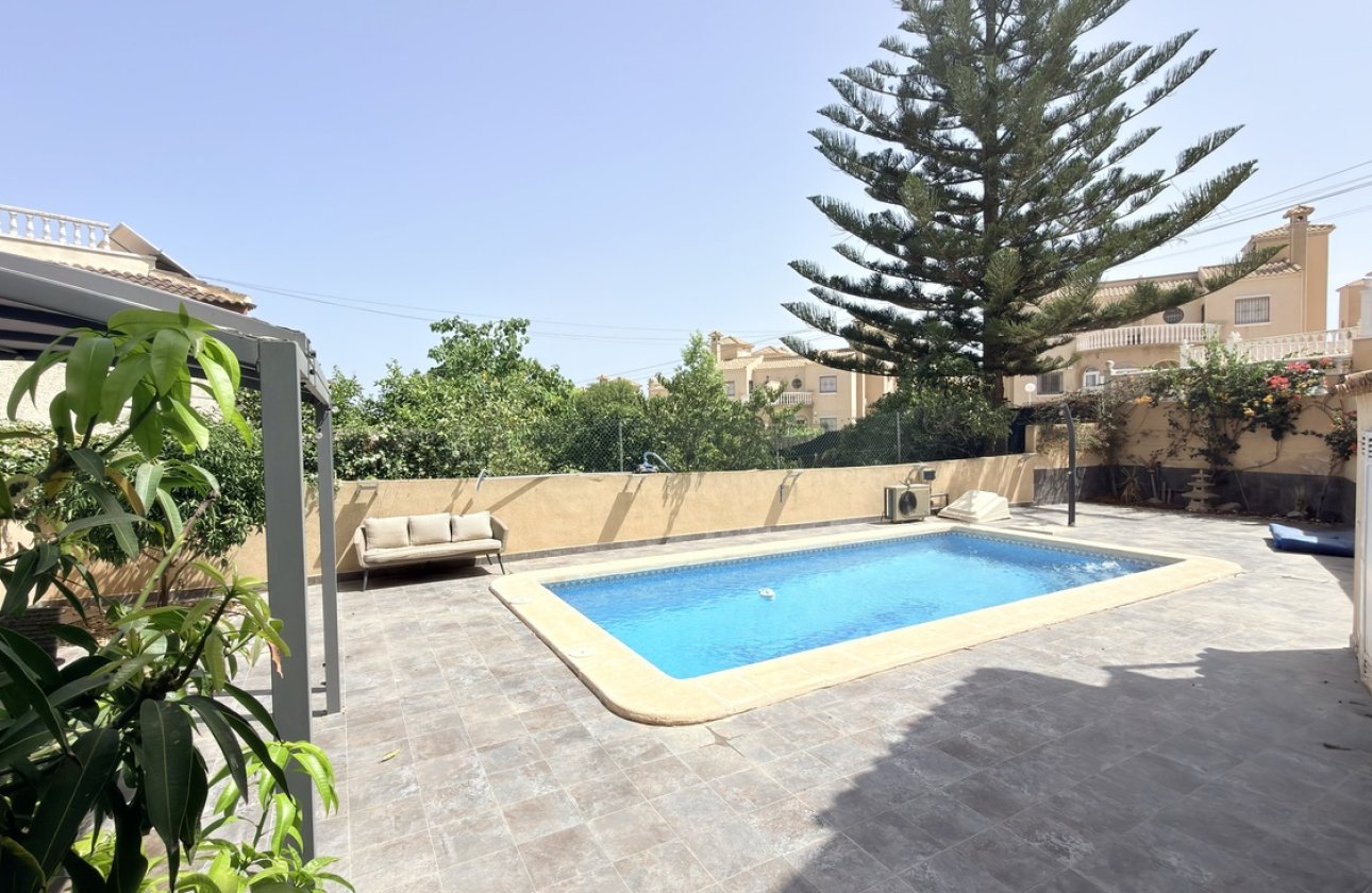 Herverkoop - Villa -
Villamartin - Costa Blanca