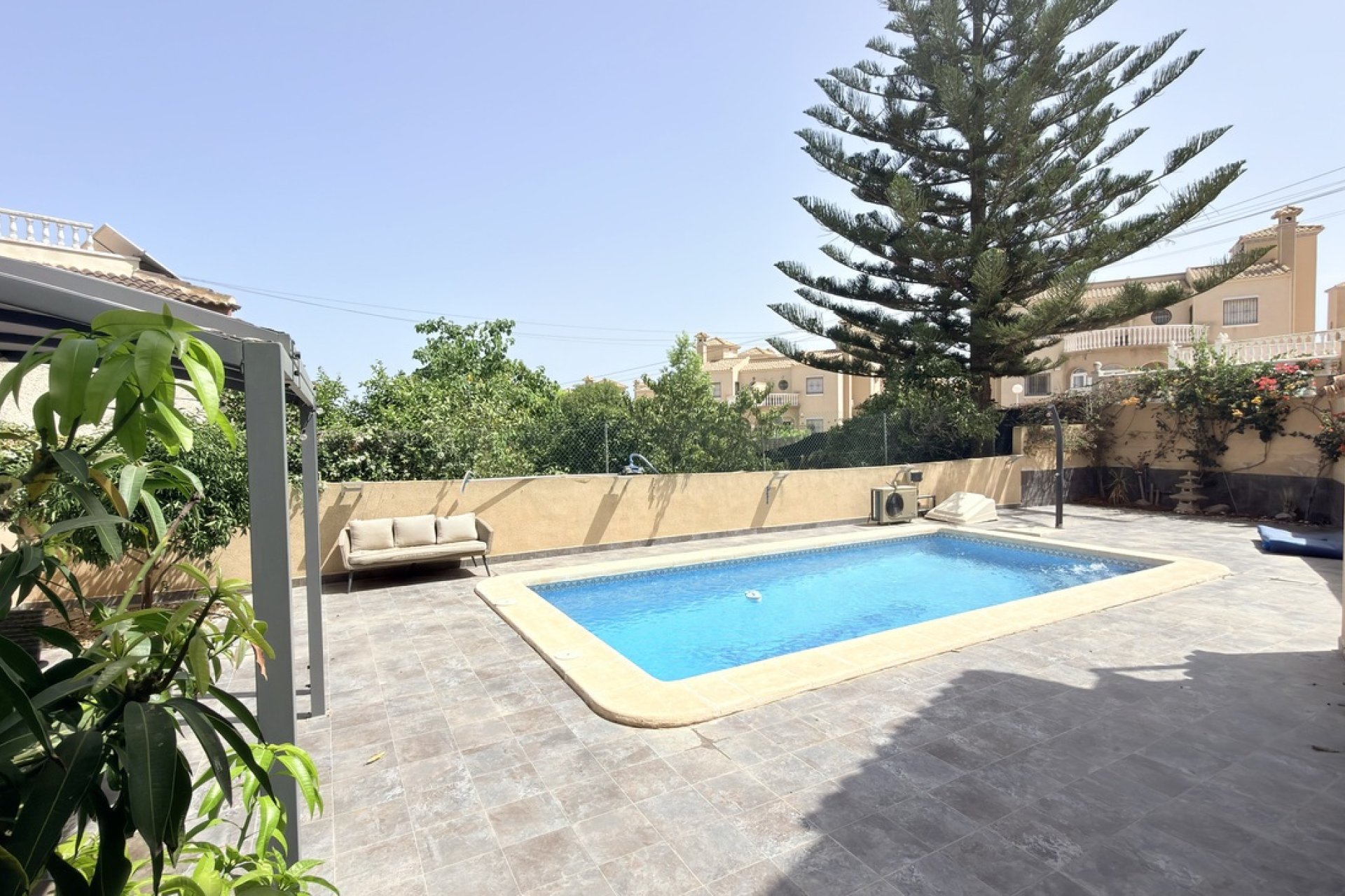 Herverkoop - Villa -
Villamartin - Costa Blanca