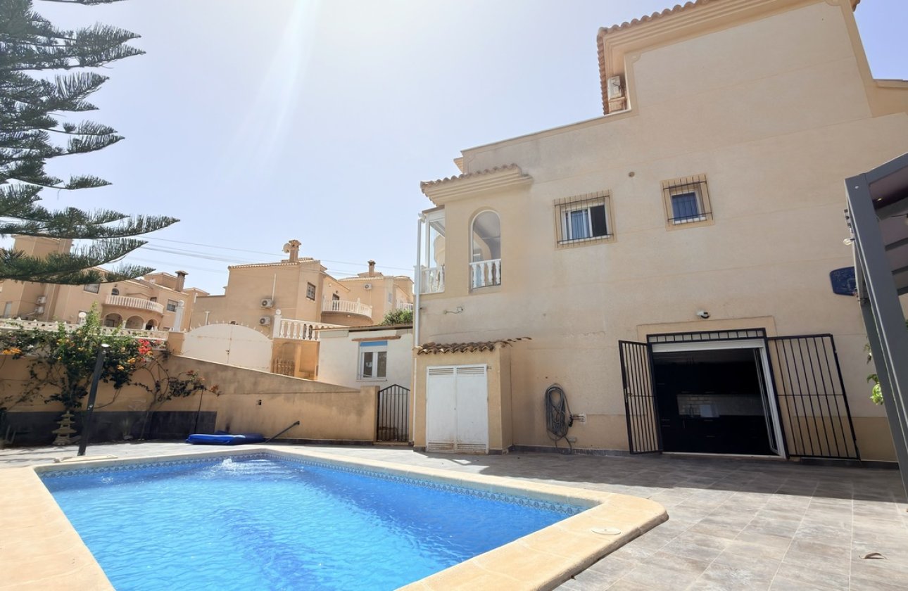 Herverkoop - Villa -
Villamartin - Costa Blanca