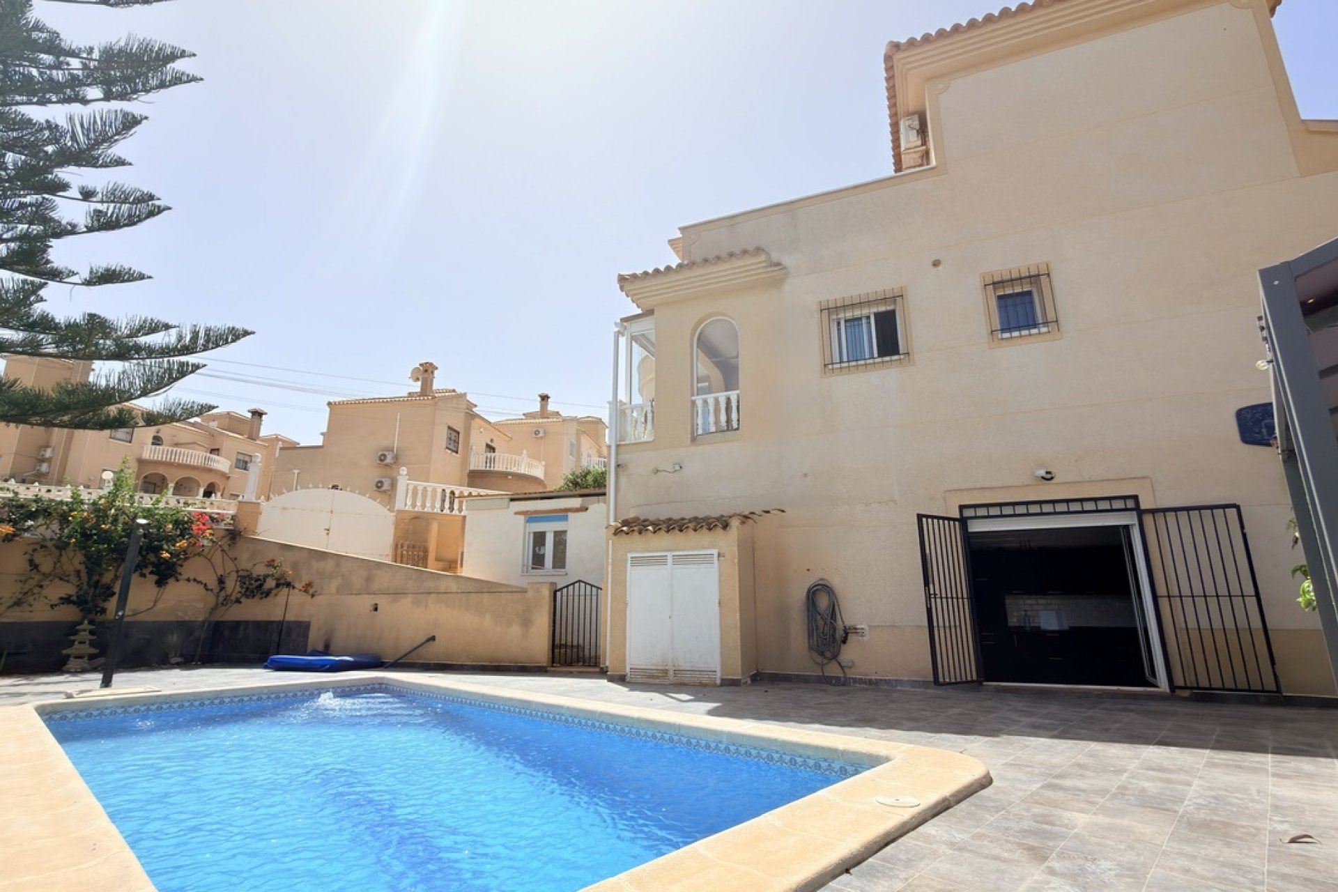 Herverkoop - Villa -
Villamartin - Costa Blanca