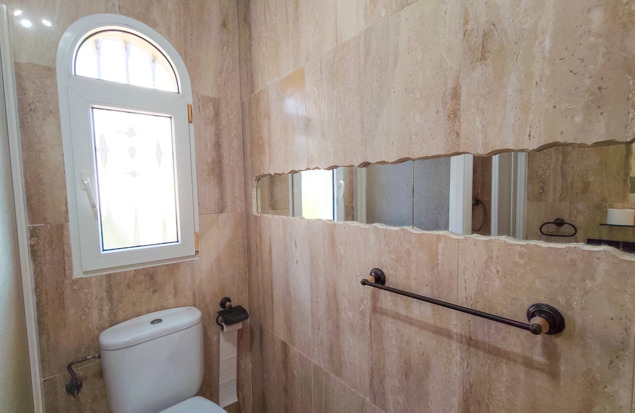 Herverkoop - Villa -
Villamartin - Costa Blanca