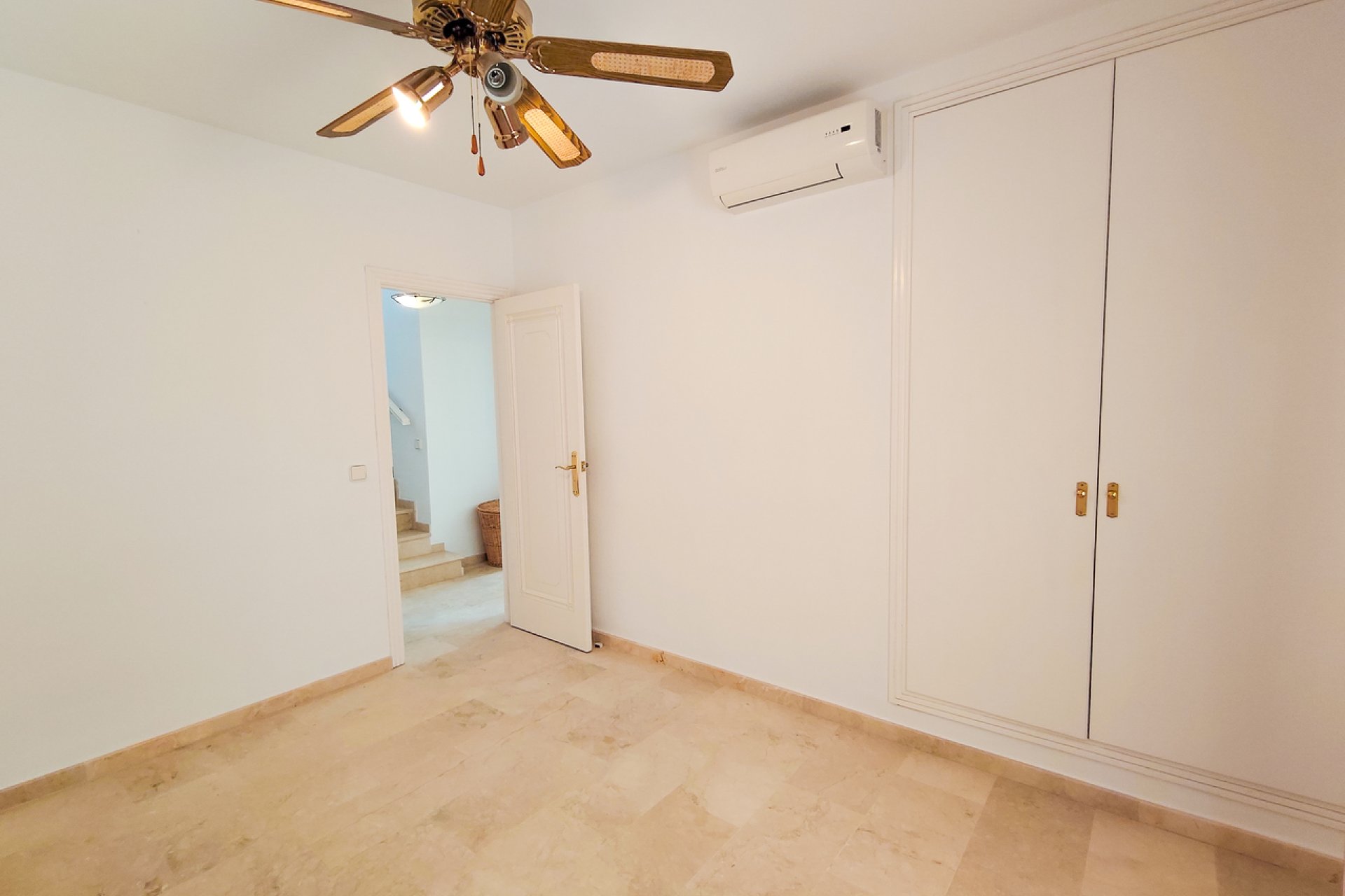 Herverkoop - Villa -
Villamartin - Costa Blanca