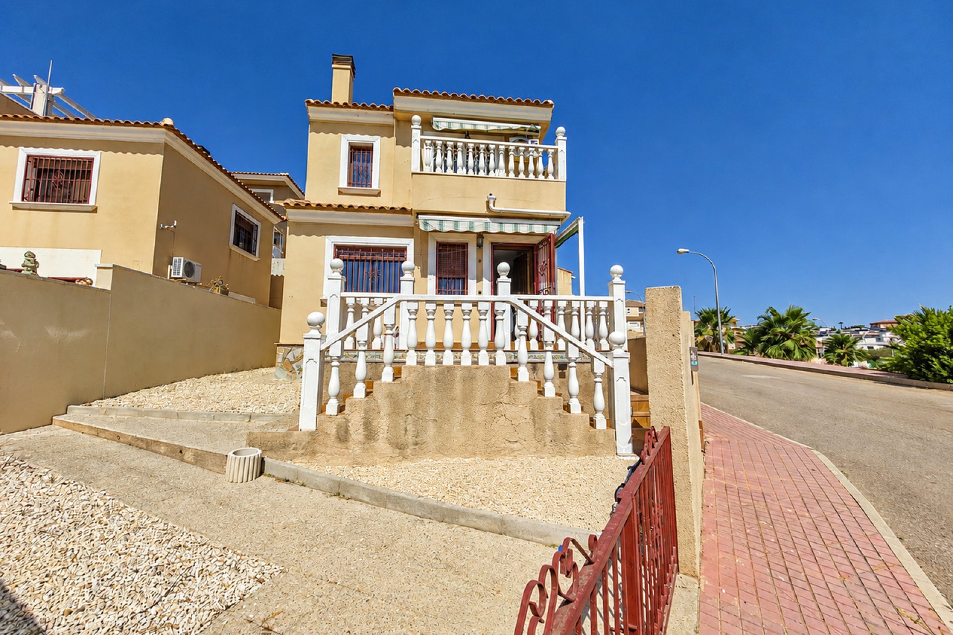 Herverkoop - Villa -
Villamartin - Costa Blanca