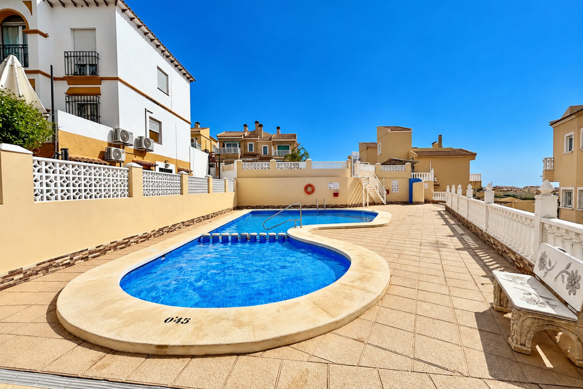 Herverkoop - Villa -
Villamartin - Costa Blanca