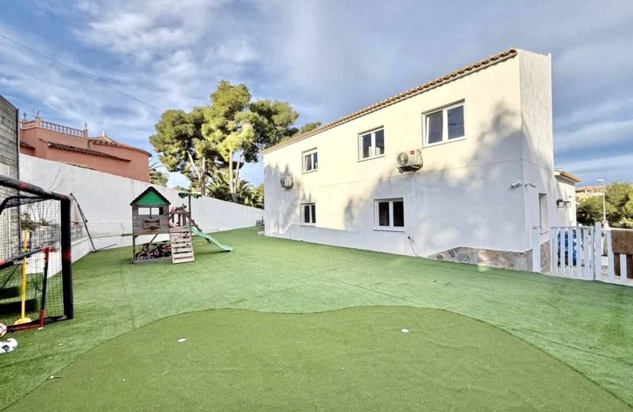 Herverkoop - Villa -
Villamartin - Costa Blanca