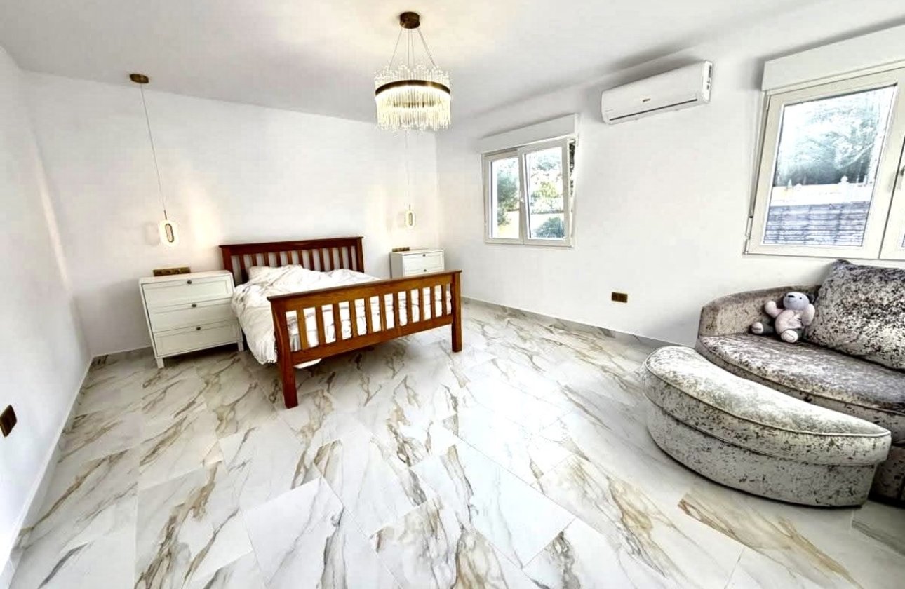 Herverkoop - Villa -
Villamartin - Costa Blanca