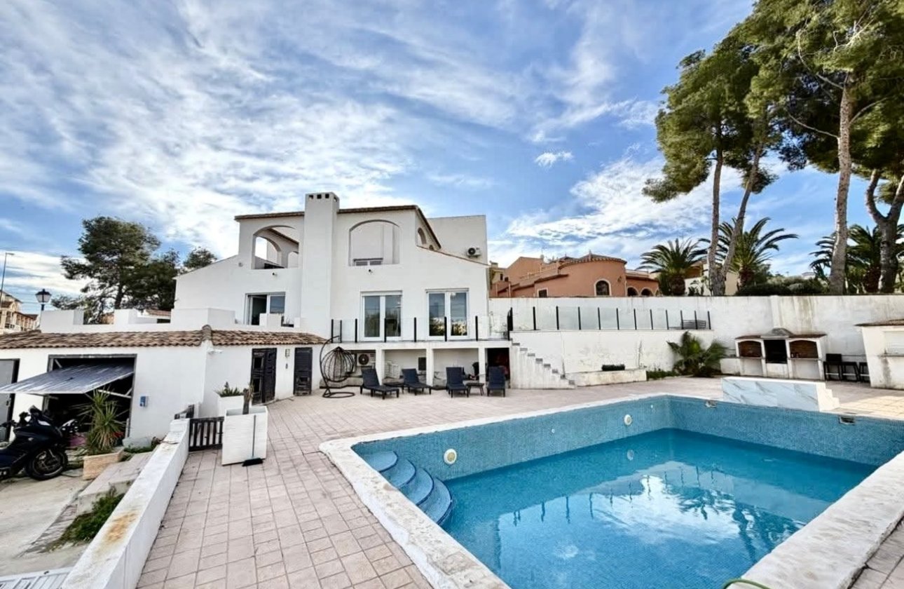Herverkoop - Villa -
Villamartin - Costa Blanca